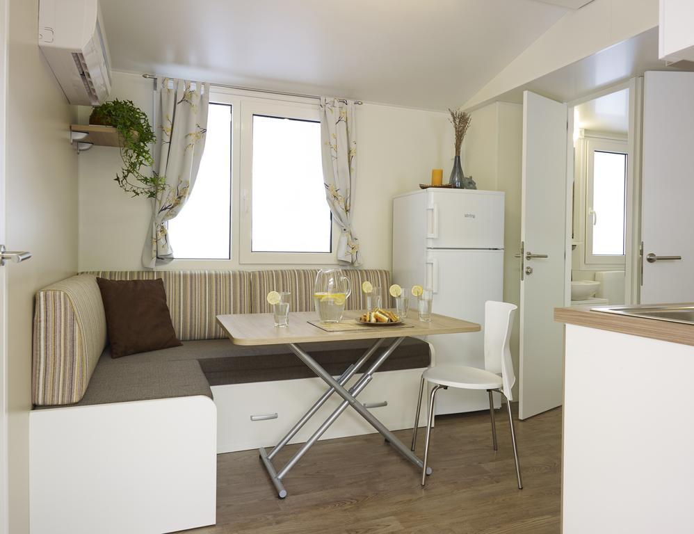 Mobile Homes Adria Ankaran Ruang foto